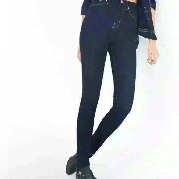 P7024 Bdg  mid rise twig ankle dark wash jeans pre owned like new size 27 - Picture 2 of 6